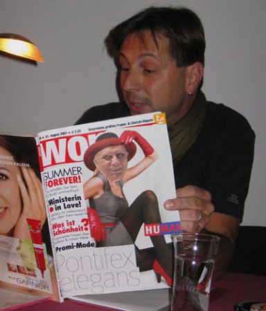 6.10.2007 - Lesung aus der offiziellenh vatikanischen Illustrierten. Wo? Im Gasthaus Stempel